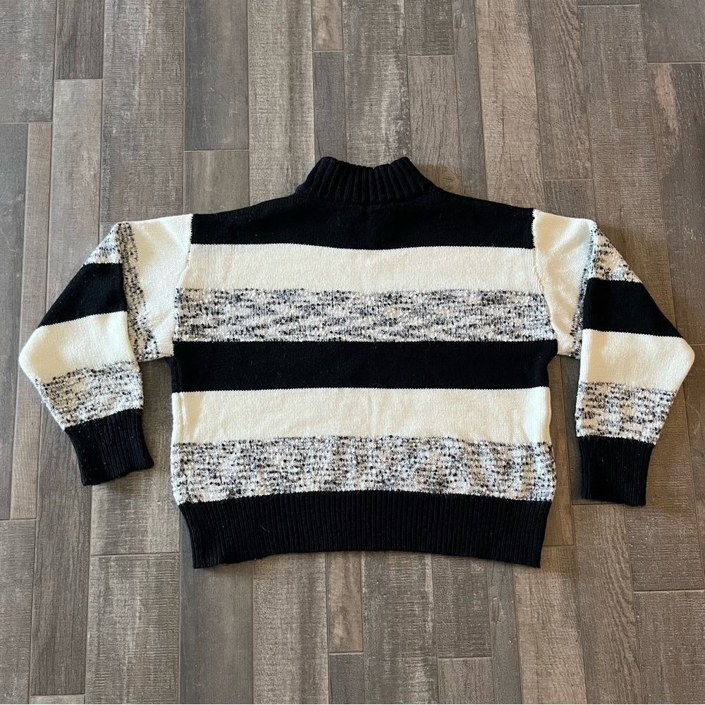 Small Turtle Neck Sweater